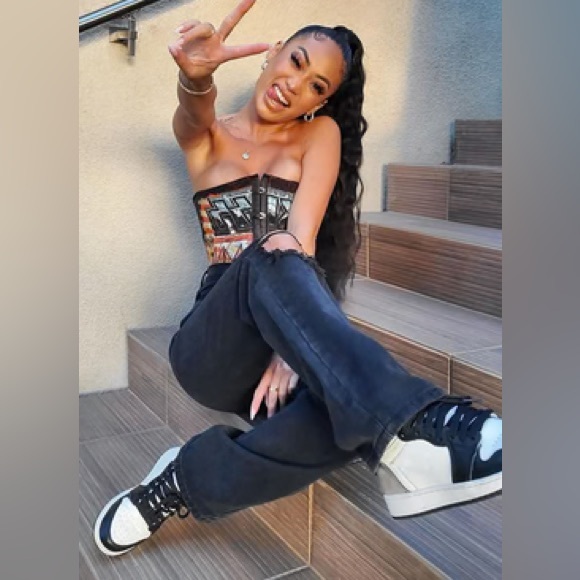 Cross Over Destroy High Rise Jeans - Picture 3 of 9